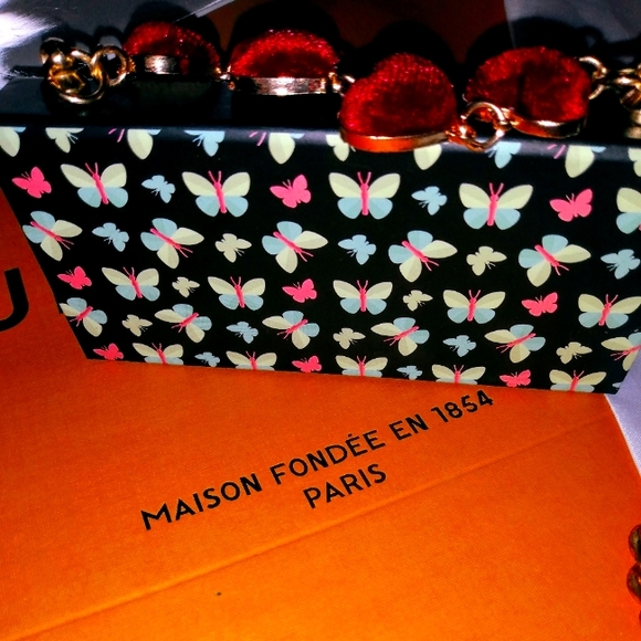 !! NEW RELEASE !! Hot Commodity Lashes - Picture 4 of 6